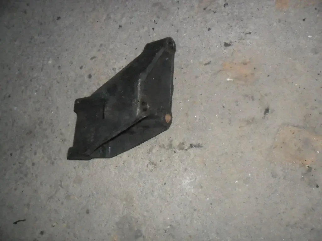 Кронштейн генератора Ниссан Ванетте, Vanette 2.3D LD23, 11710D9740 9