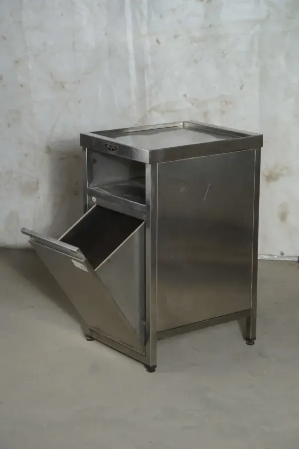 Мусорный контейнер 8