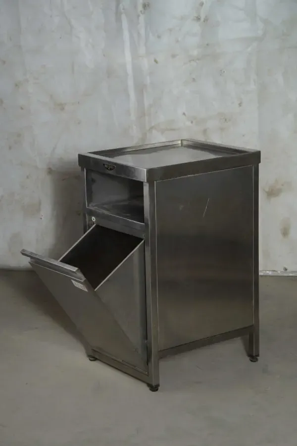 Мусорный контейнер 6