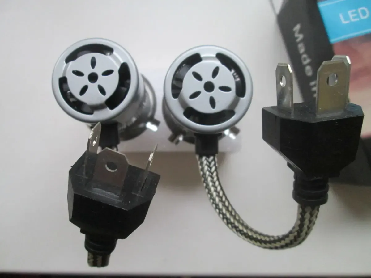 ПРОДАМ светодиодные автолампы H4 ближний дальний свет. 3