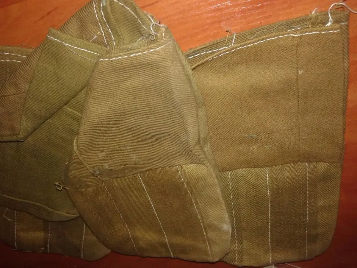 Рукавицы рабочие из плотного материала, пошитые из подсумков от противогазов. 3