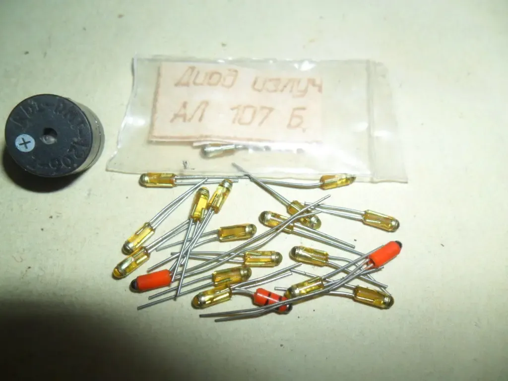 Диод излучающий инфракрасный АЛ107Б,АЛ106Б.