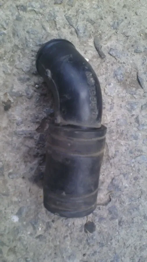 Патрубок воздушный MD139576 Мицубиси Ланцер 1.5i 92г.в. 2