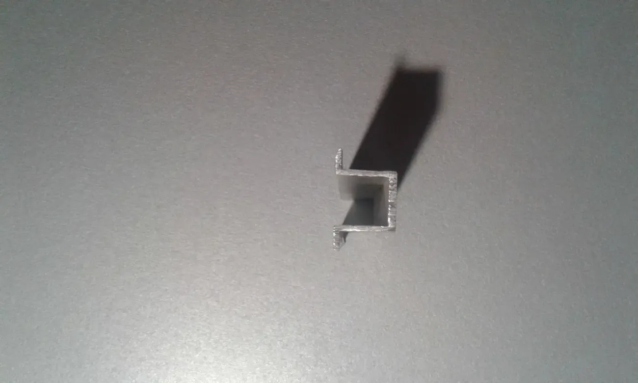 Профіль алюмінієвий Д-подібний 2