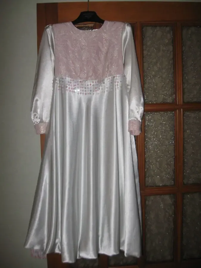 Нарядное платье,длина платья 110 см