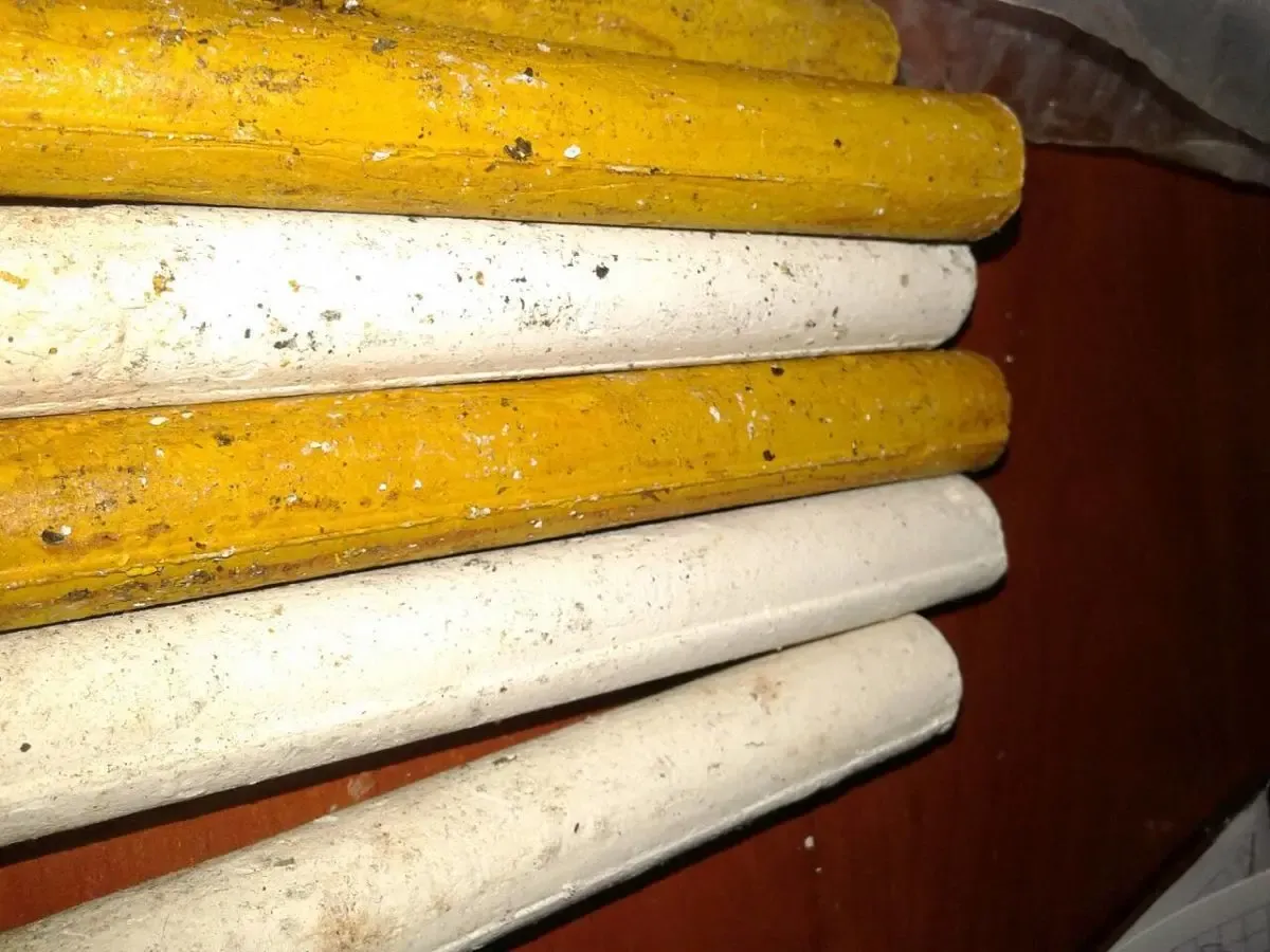 Мелок сварщика на основе воска. белый и желтый Длинна 145 мм. Диаметр