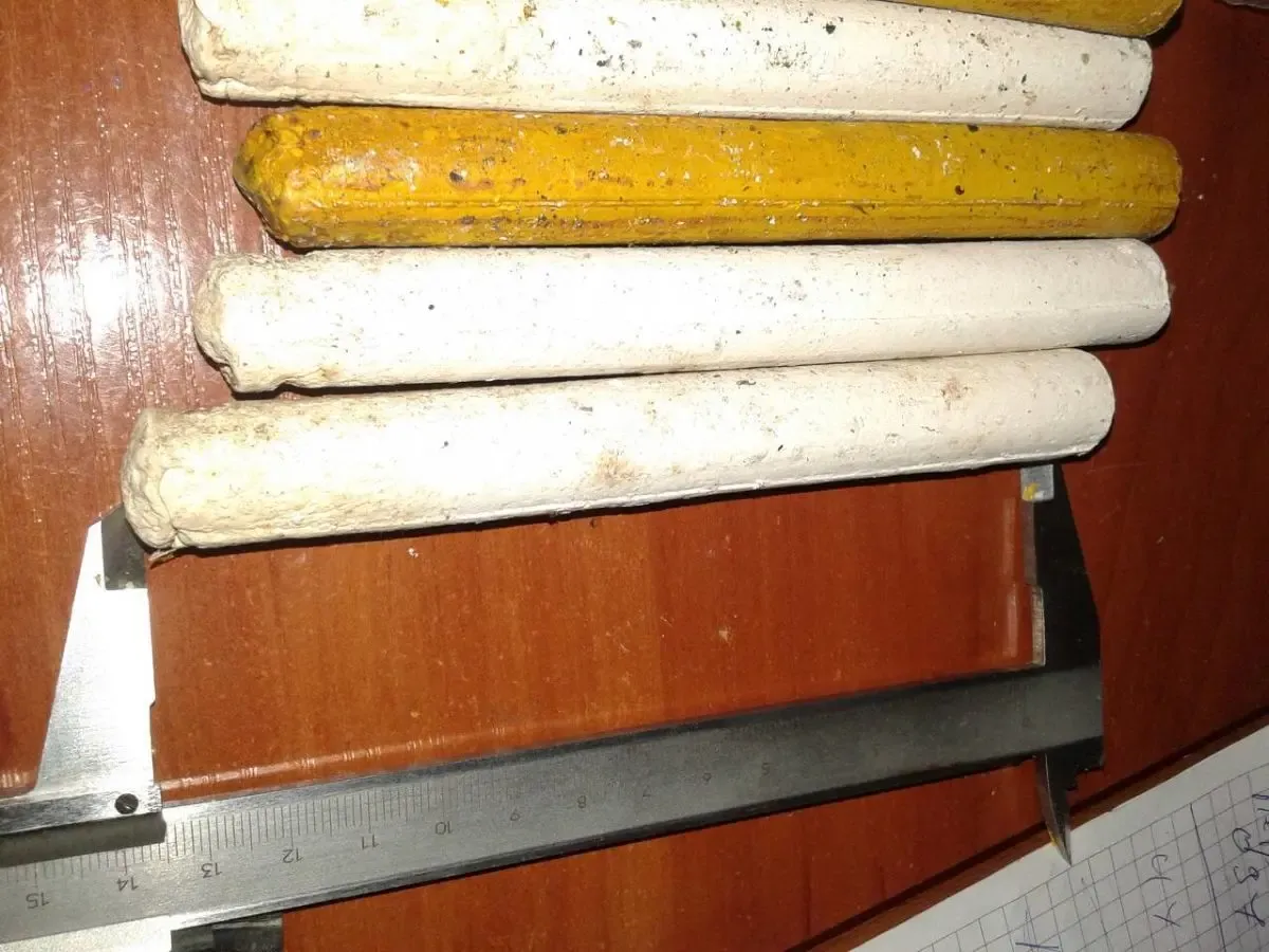 Мелок сварщика на основе воска. белый и желтый Длинна 145 мм. Диаметр 3