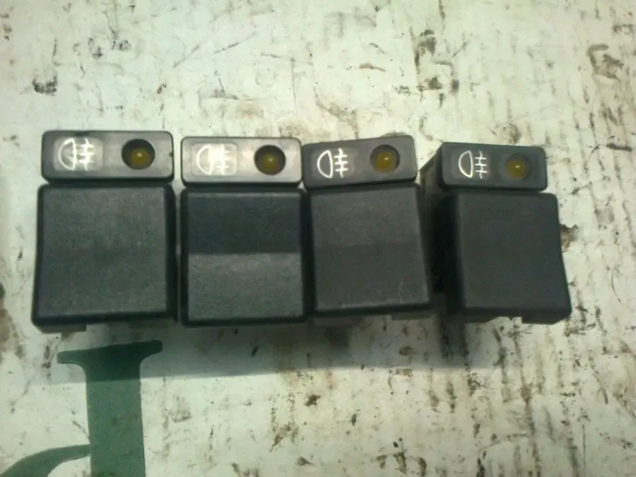 Кнопка противотуманок Опель  GM 90214671