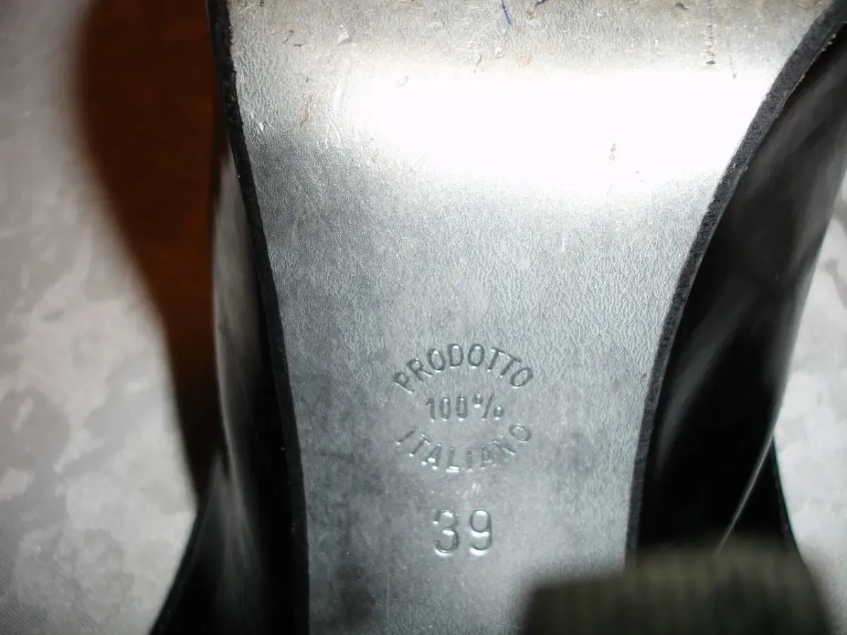 Босоножки/босоніжки 39 р., чорні, лакована шкіра, каблук, Італія 4