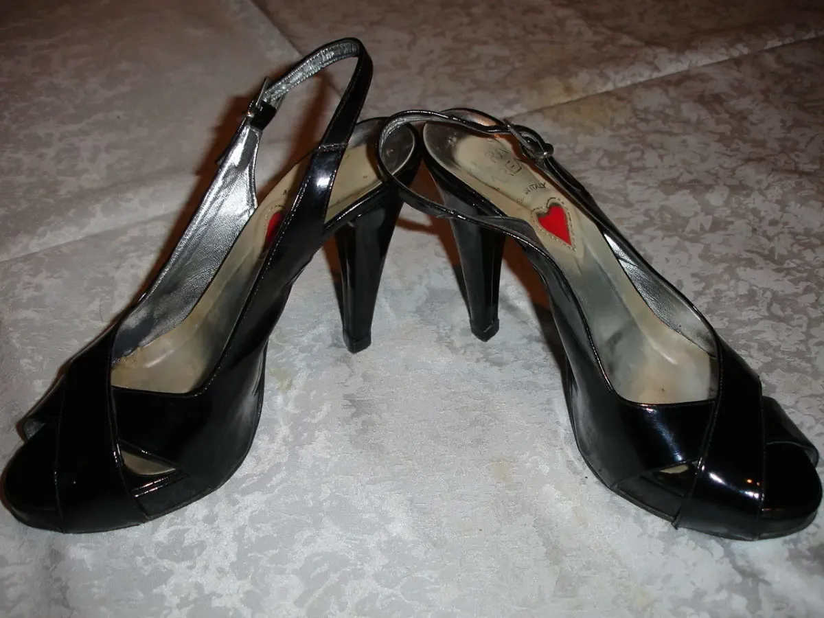 Босоножки/босоніжки 39 р., чорні, лакована шкіра, каблук, Італія 3