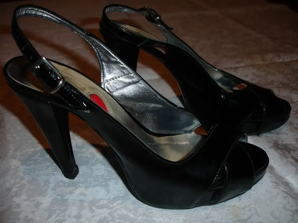 Босоножки/босоніжки 39 р., чорні, лакована шкіра, каблук, Італія 8