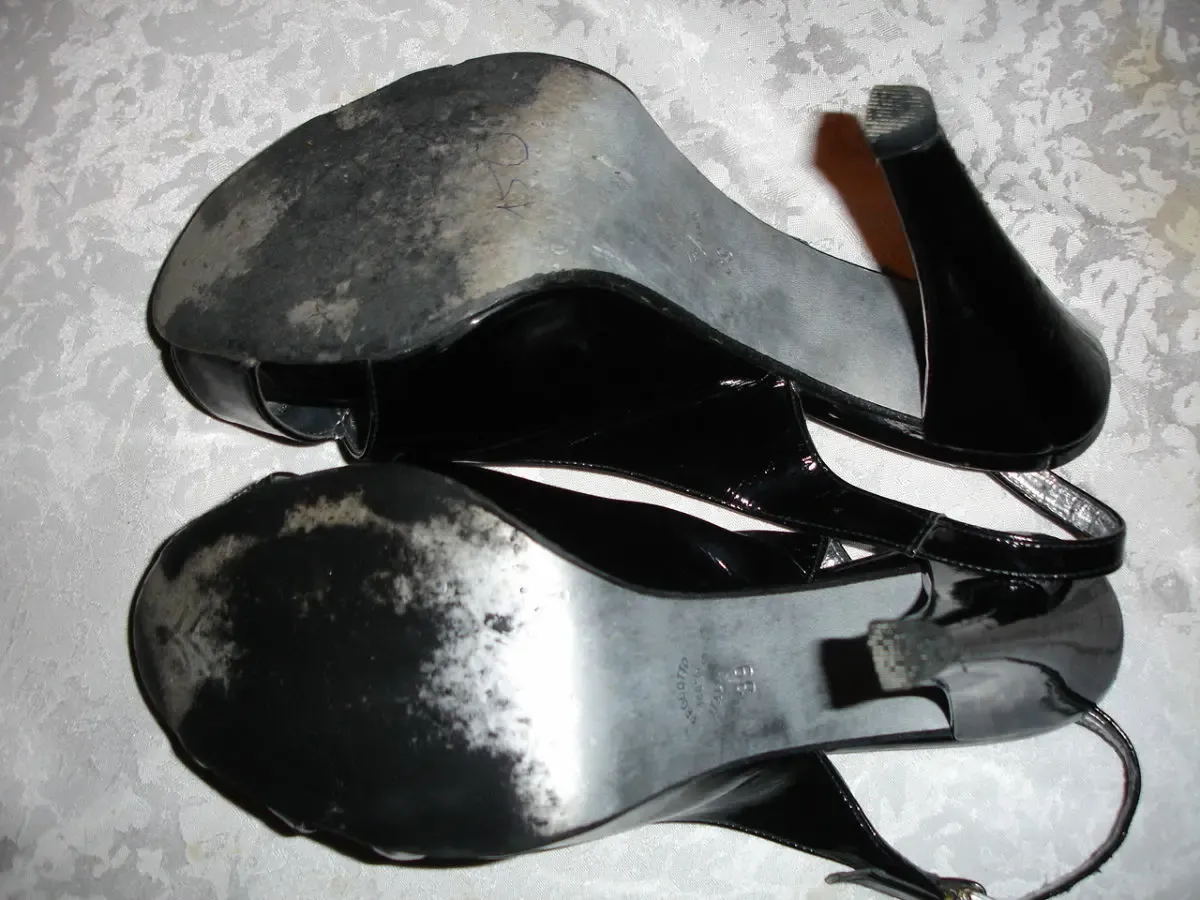 Босоножки/босоніжки 39 р., чорні, лакована шкіра, каблук, Італія 10