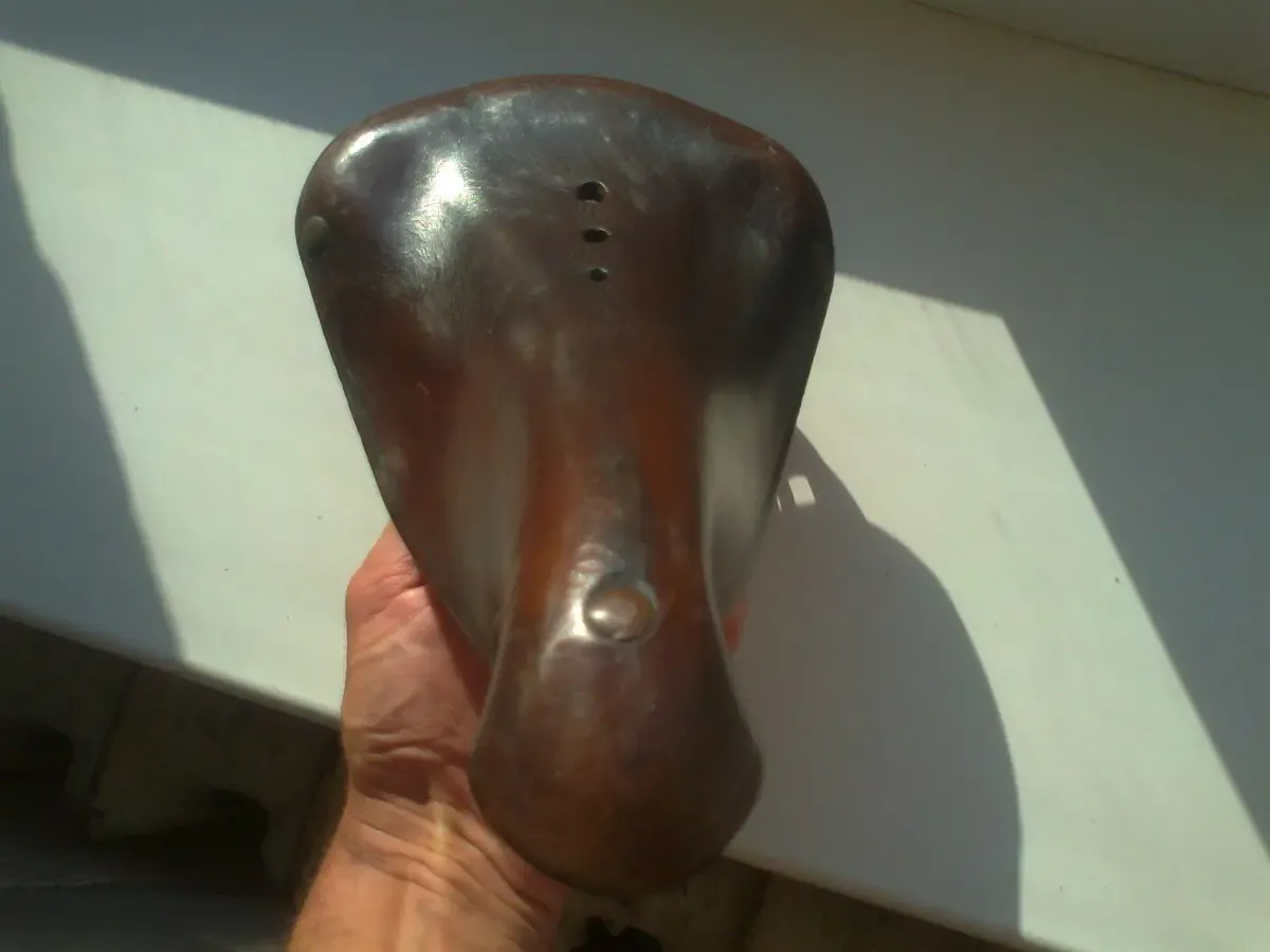 Седло велосипедное кожаное пр-ва СССР. 7