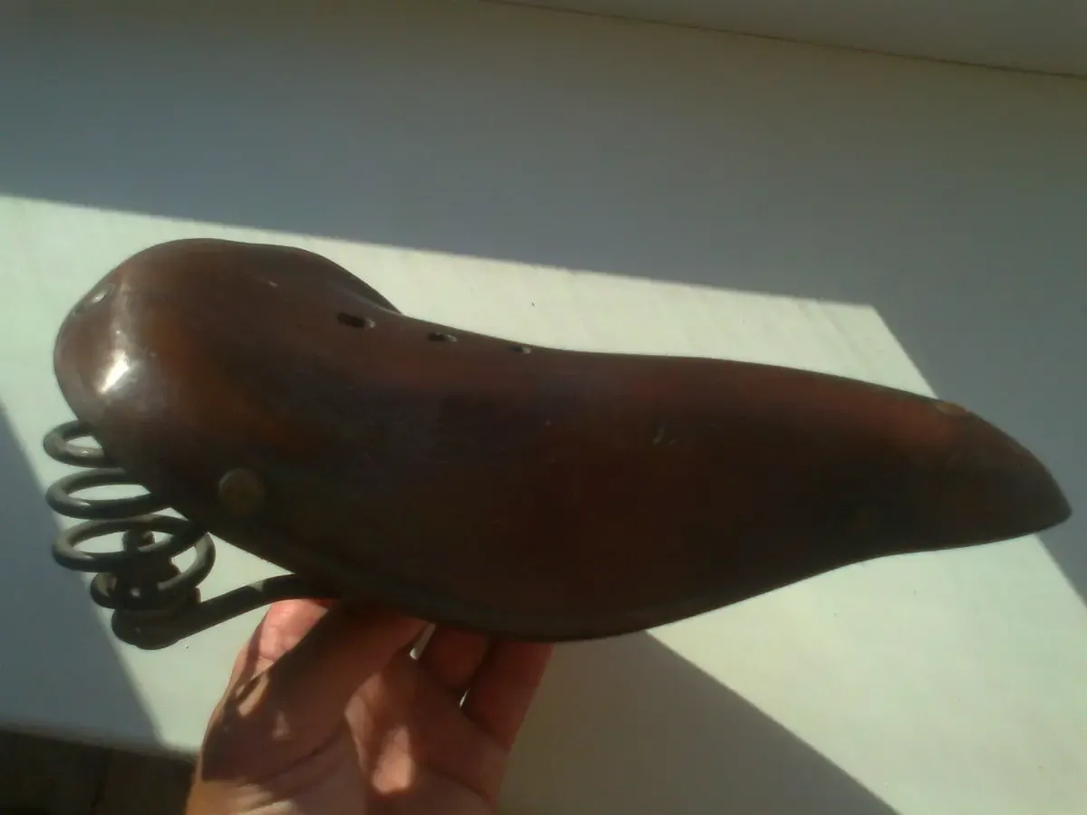 Седло велосипедное кожаное пр-ва СССР. 6