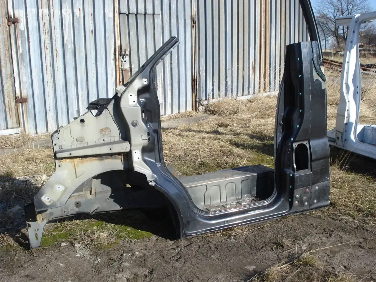 Четверть Лонжерон на Renault Trafic Opel Vivaro Nissan Primastar Перед 4