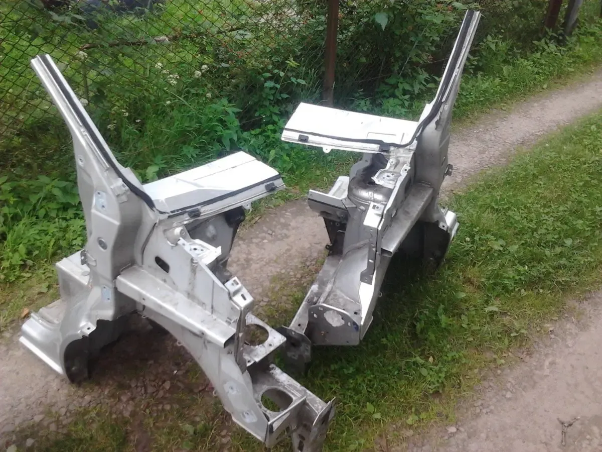 Четверть Лонжерон на Renault Trafic Opel Vivaro Nissan Primastar Перед 2