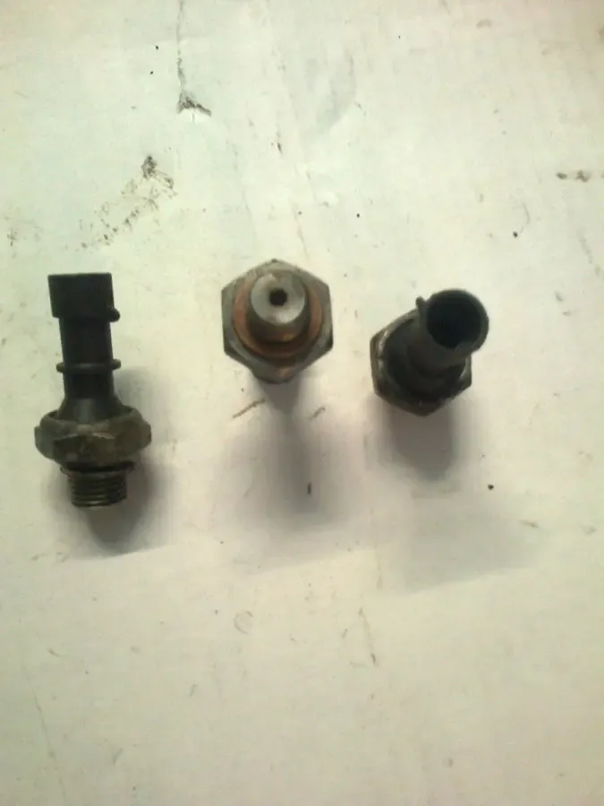 Датчик давления масла TRW  GM 90336039 0.3-0.55Bar