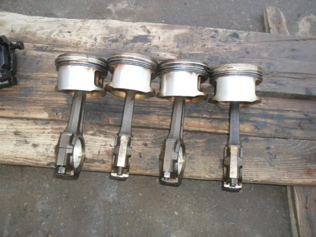 Поршня с шатунами Фиат Браво, Брава 1.6, 16 клапанов