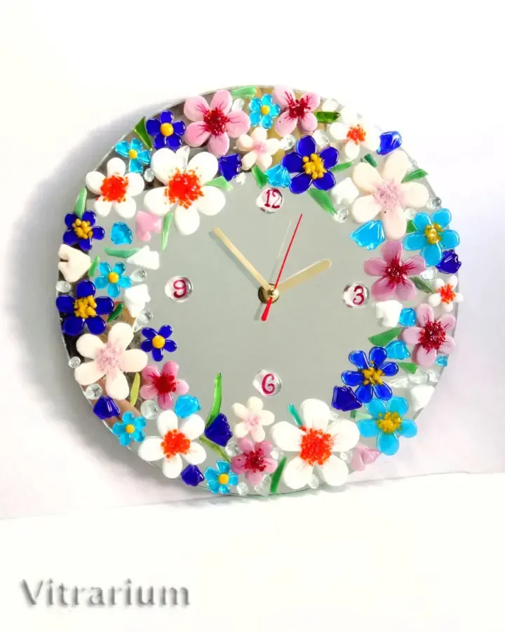 Часы настенные из цветного стекла 2