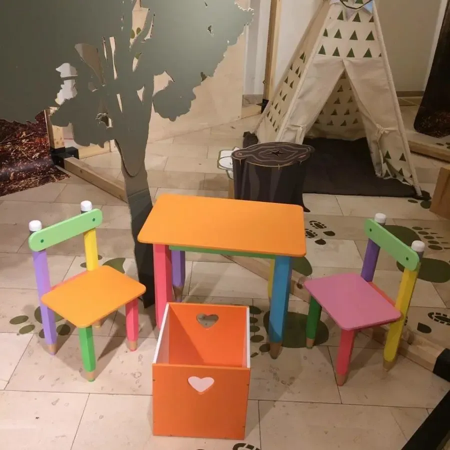 Детский столик без пенала 60см на 40см Карандаши 5