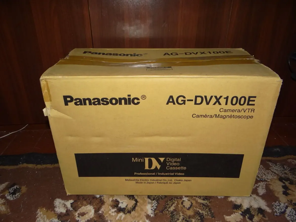 Цифровая видеокамера PANASONIC DVX100E 4