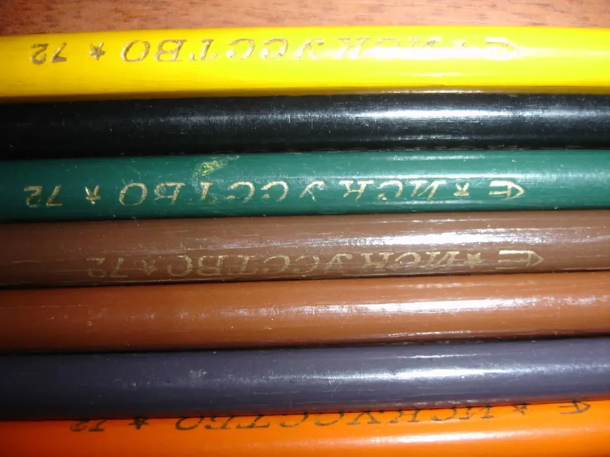 Карандаши/олівці 