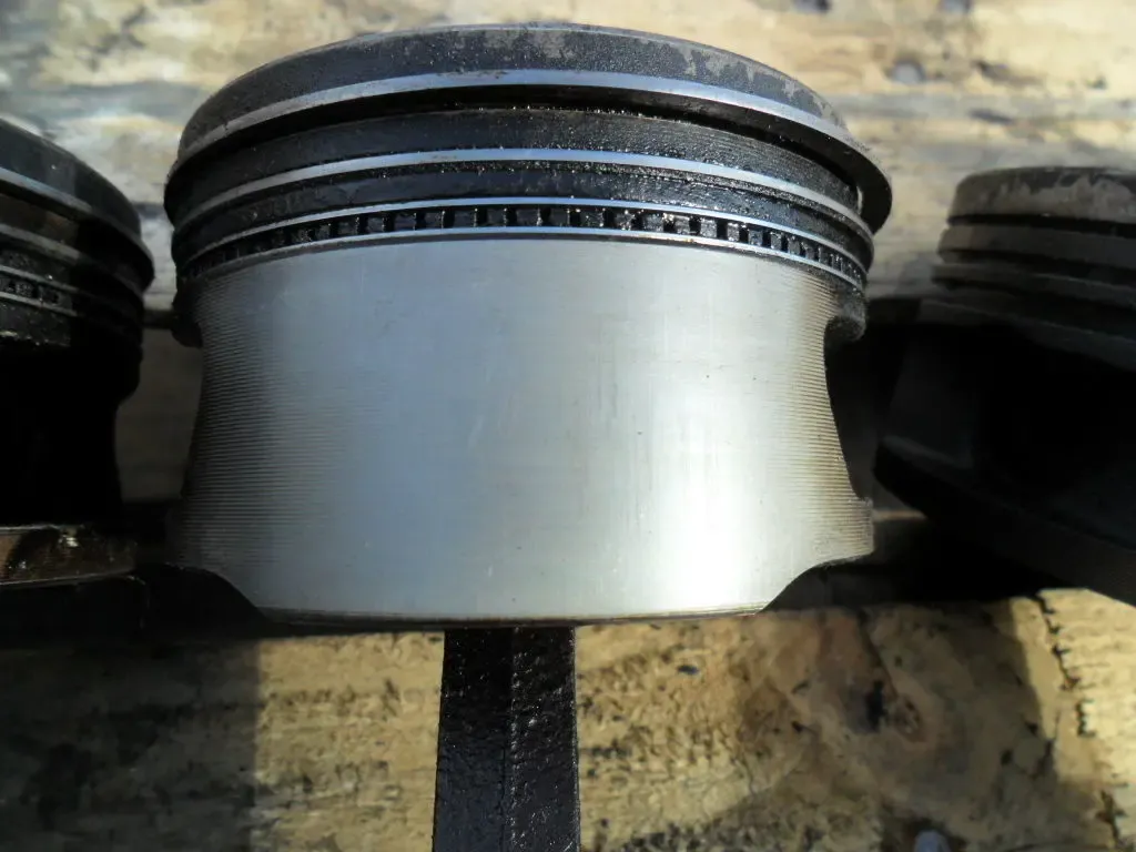 Поршня GM 90298735 с шатунами Опель C16NZ, C16LZ,C16SV оригинал  MAHLЕ 5