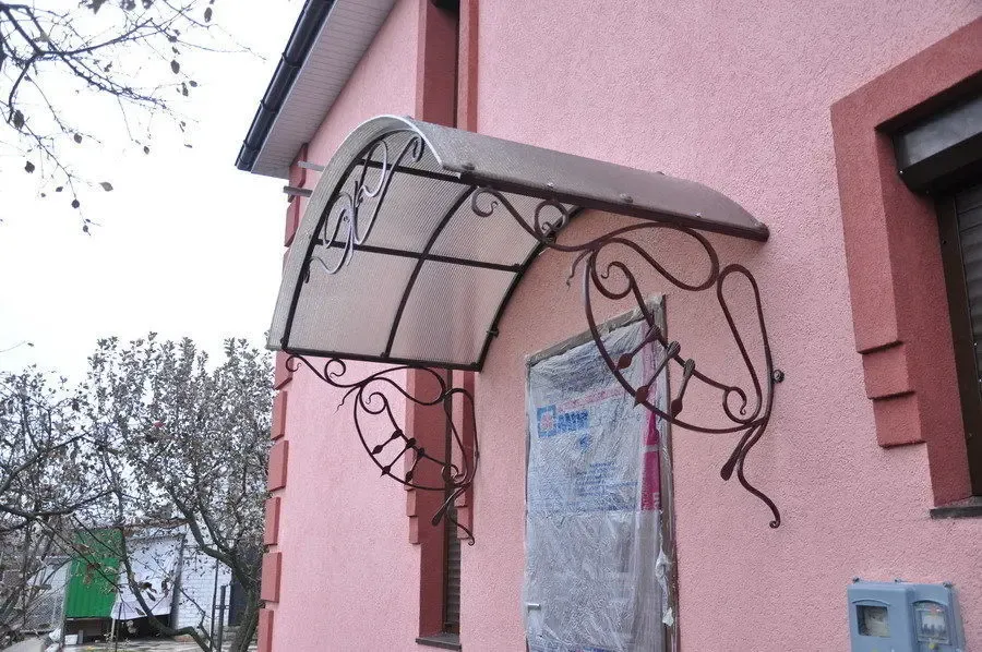 Козырек, навес. 