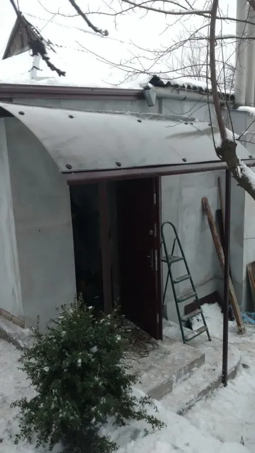 Козырек, навес. 