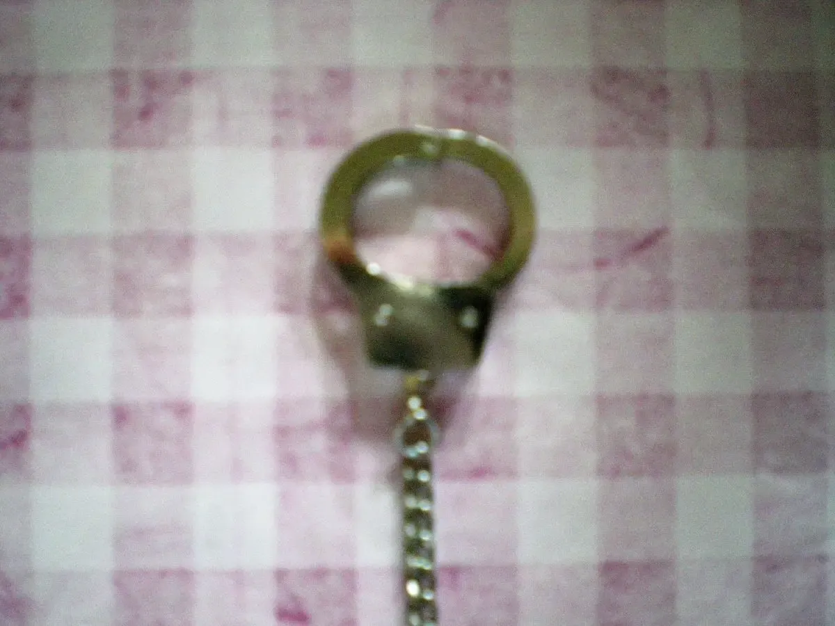 Брелок- наручники на ключи.Новые, металл на кнопке 2