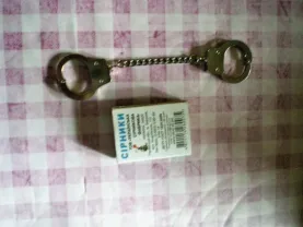 Брелок- наручники на ключи.Новые, металл на кнопке
