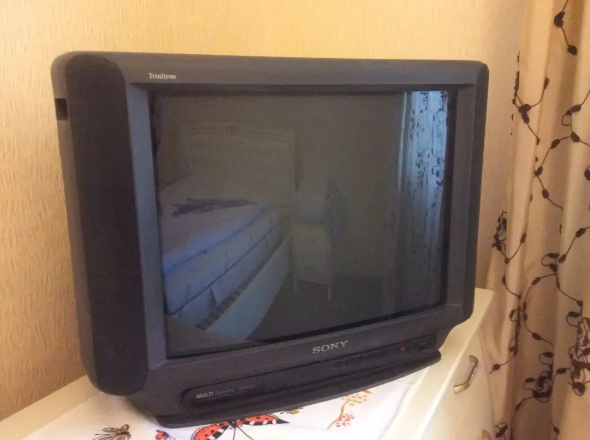 Продам телевизор Sony Trinitron Multi System Stereo 21 см,б.у 4