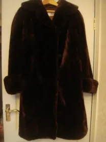 Продам женскую натуральную шубу р.54