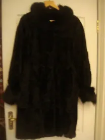 Продам шубу р.48-50 из каракульчи,черного цвета