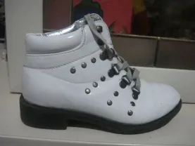 Детские ботинки белые лаковые демисезон. 31р