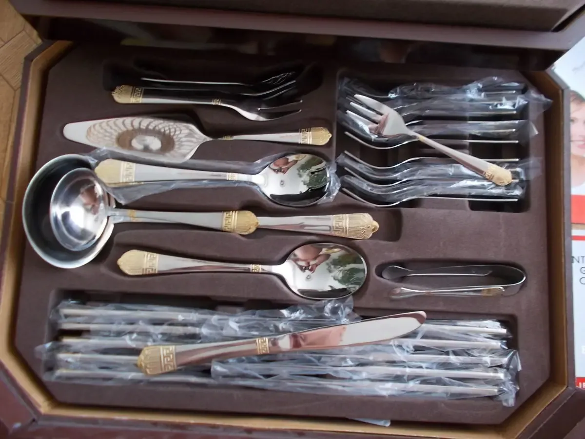 Продам комплект столовых приборов BOCH&MAER-вилки,ножи   на 12 персон 3