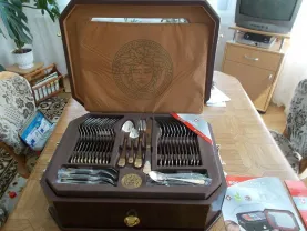 Продам комплект столовых приборов BOCH&MAER-вилки,ножи   на 12 персон