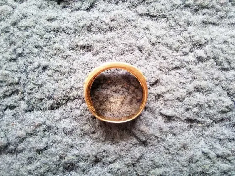 Продам золотое кольцо (б/у) 4