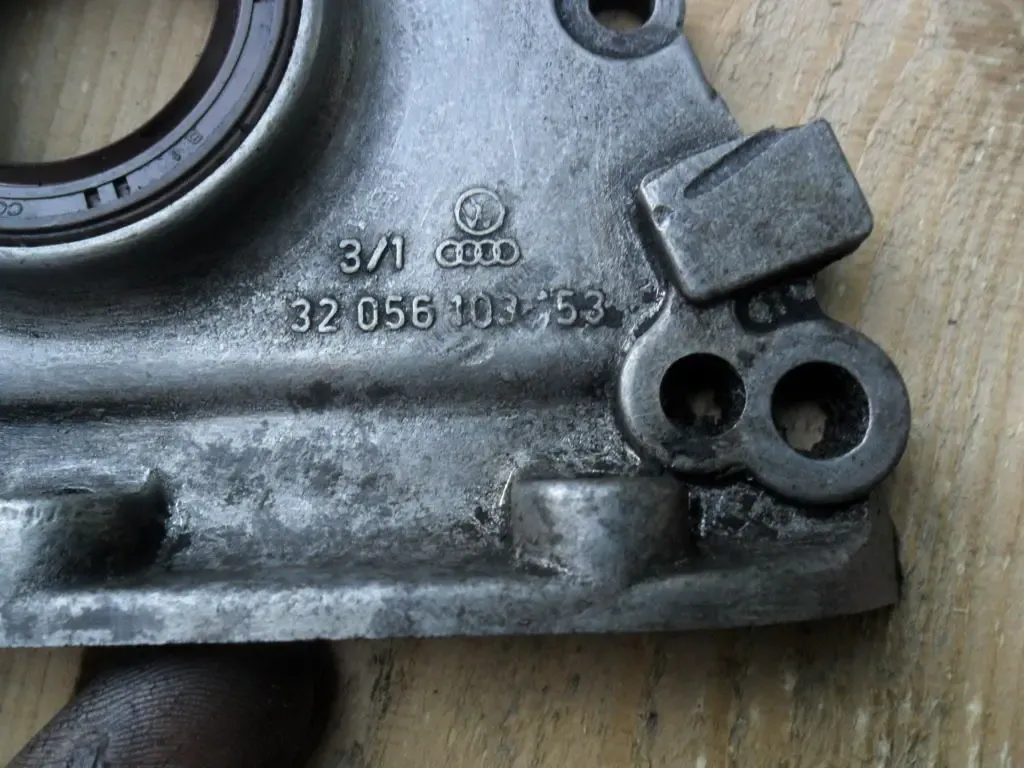 Крышка коленвала передня VAG 056103153, Фольксваген, Ауди, Сеат, Шкода 3