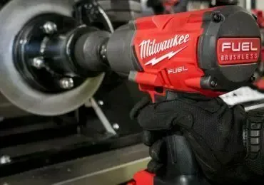 Безщеточный импактный шуруповерт Milwaukee. 9