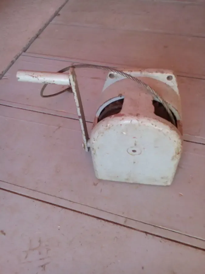 Продам  б/у лебедку монтажно-тяговую Q-1.0т. 3