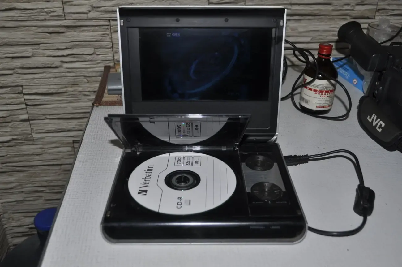 DVD проигрыватель Philips pet725 4