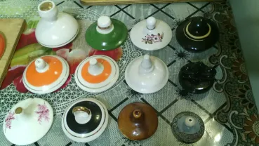 Крышечки для чайников из фарфора.