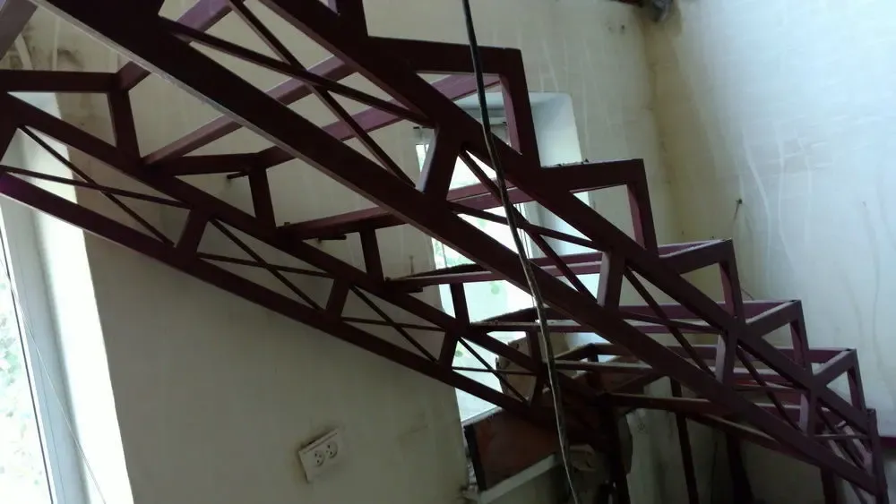 Металлический каркас под лестницу. 