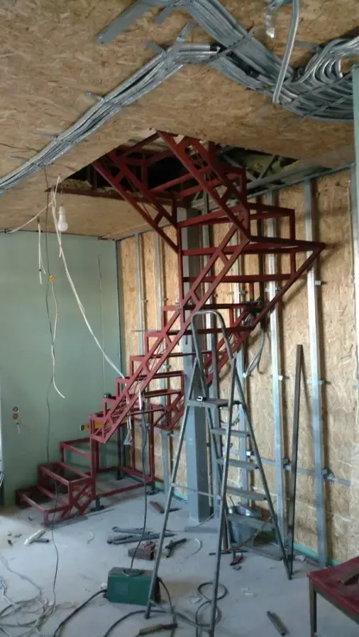 Металлический каркас под лестницу. 