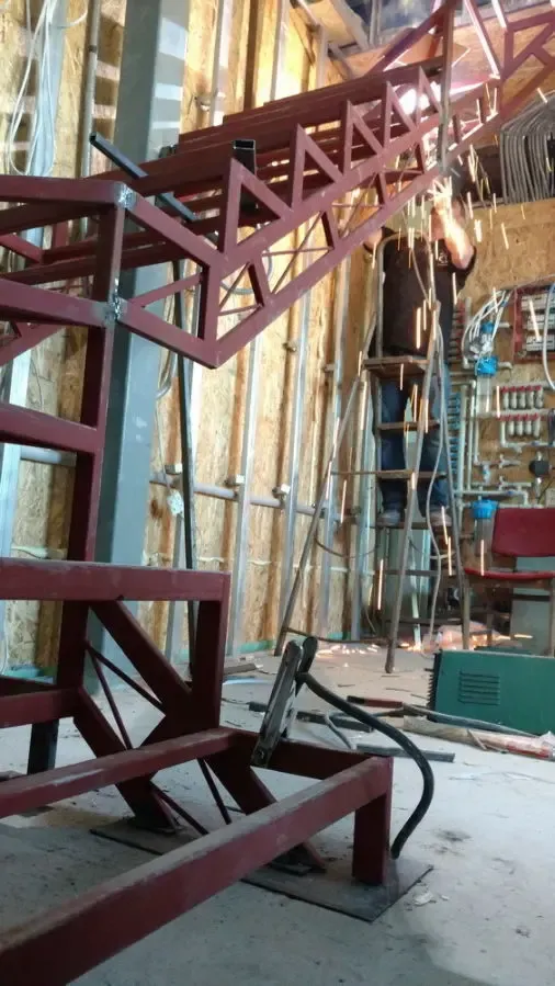 Металлический каркас под лестницу. 