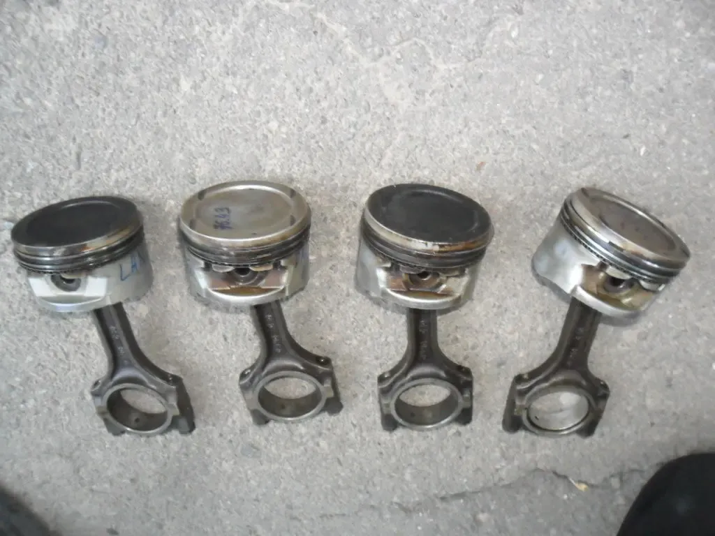 Поршня с шатунами Дэу 1.5 16v, Daewoo Ланос, Нексия, Нубира, оригинал 3