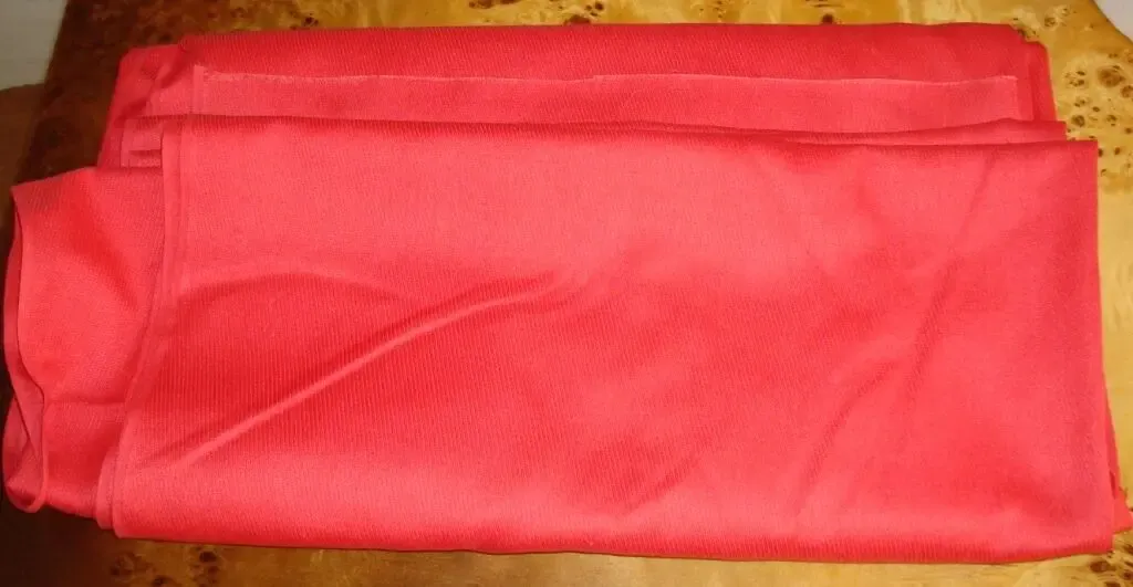 Отрез ткани красного цвета под тик Ссср 14 3