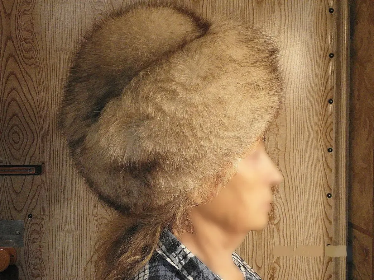 Шапка женская меховая натуральный песец 4