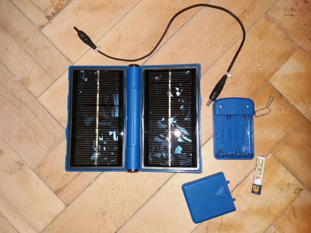 Складная солнечная панель для аккумуляторов и телефонов.# 4